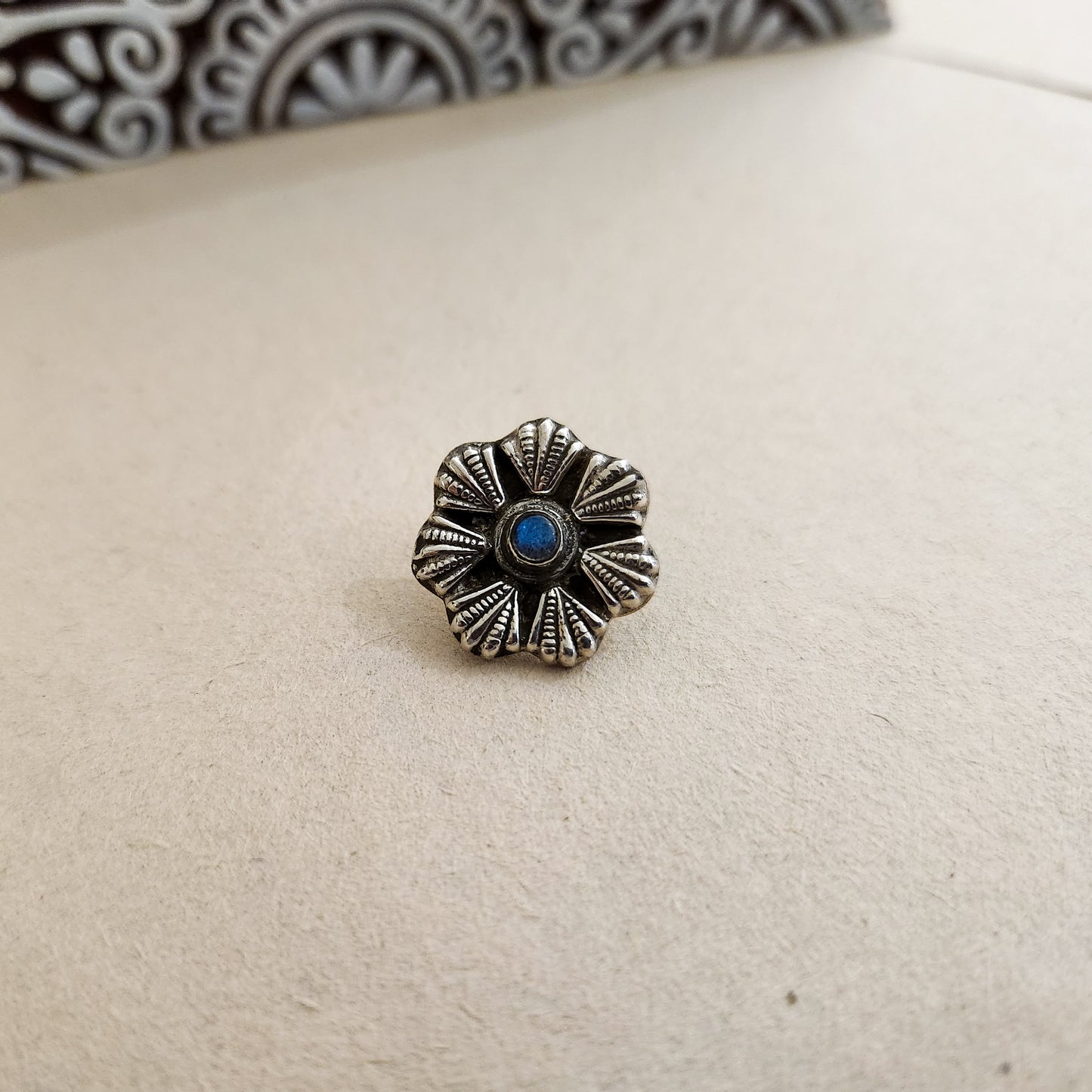 Gul Nose Pin - The Amyra Box