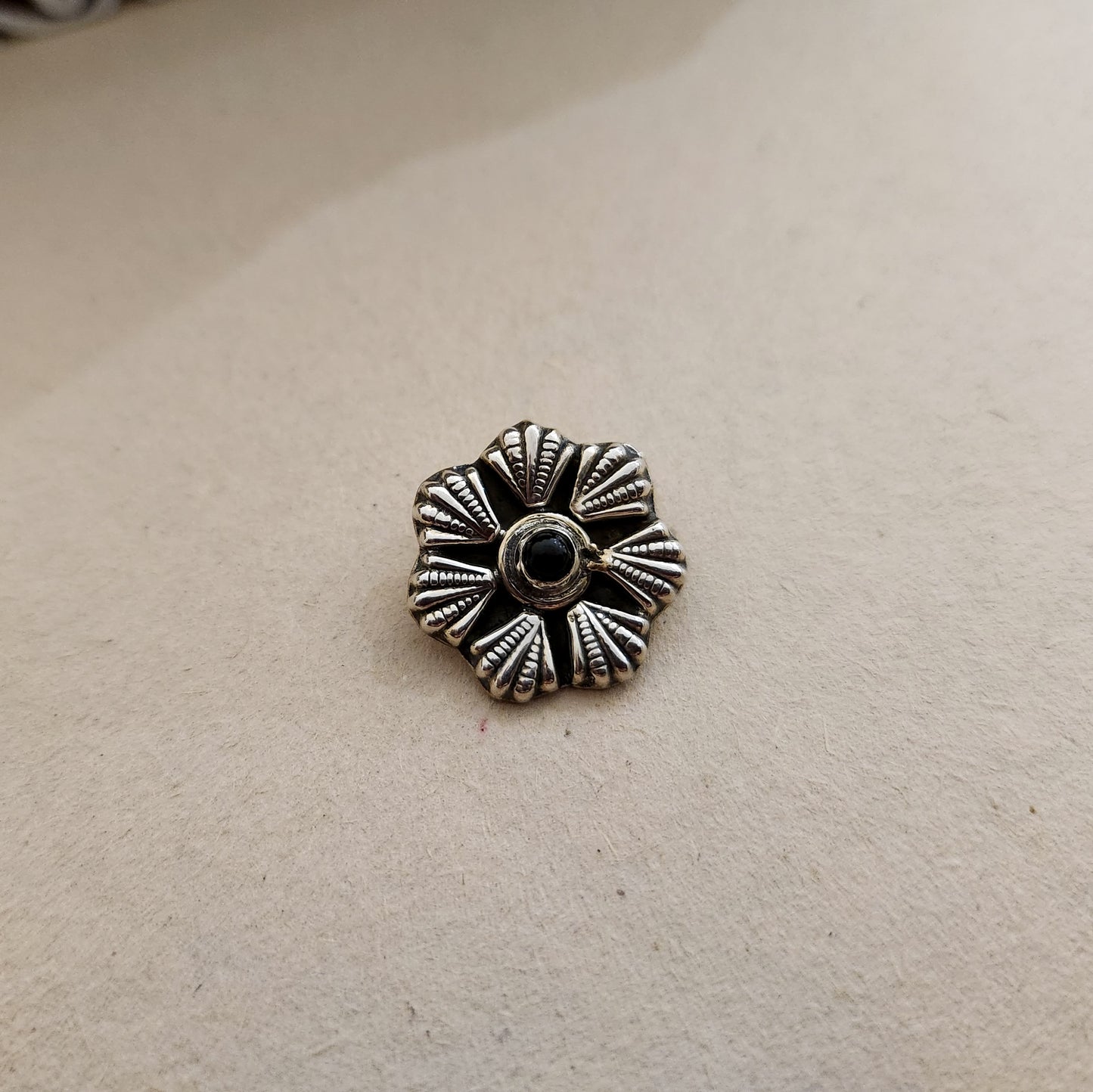 Gul Nose Pin - The Amyra Box