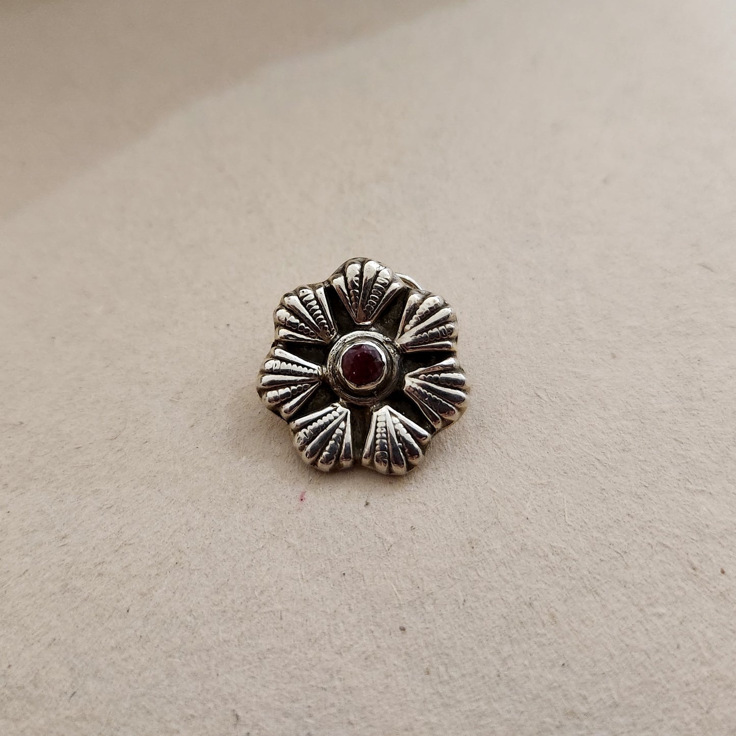 Gul Nose Pin - The Amyra Box