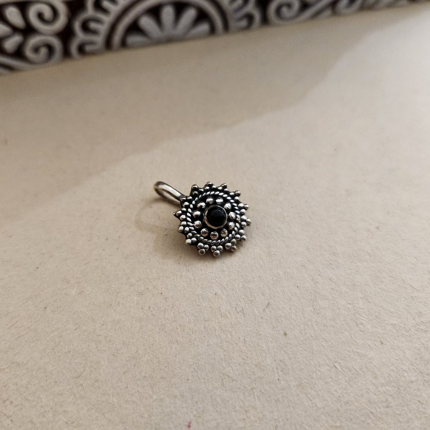 Mandala Stone Clip-On - The Amyra Box