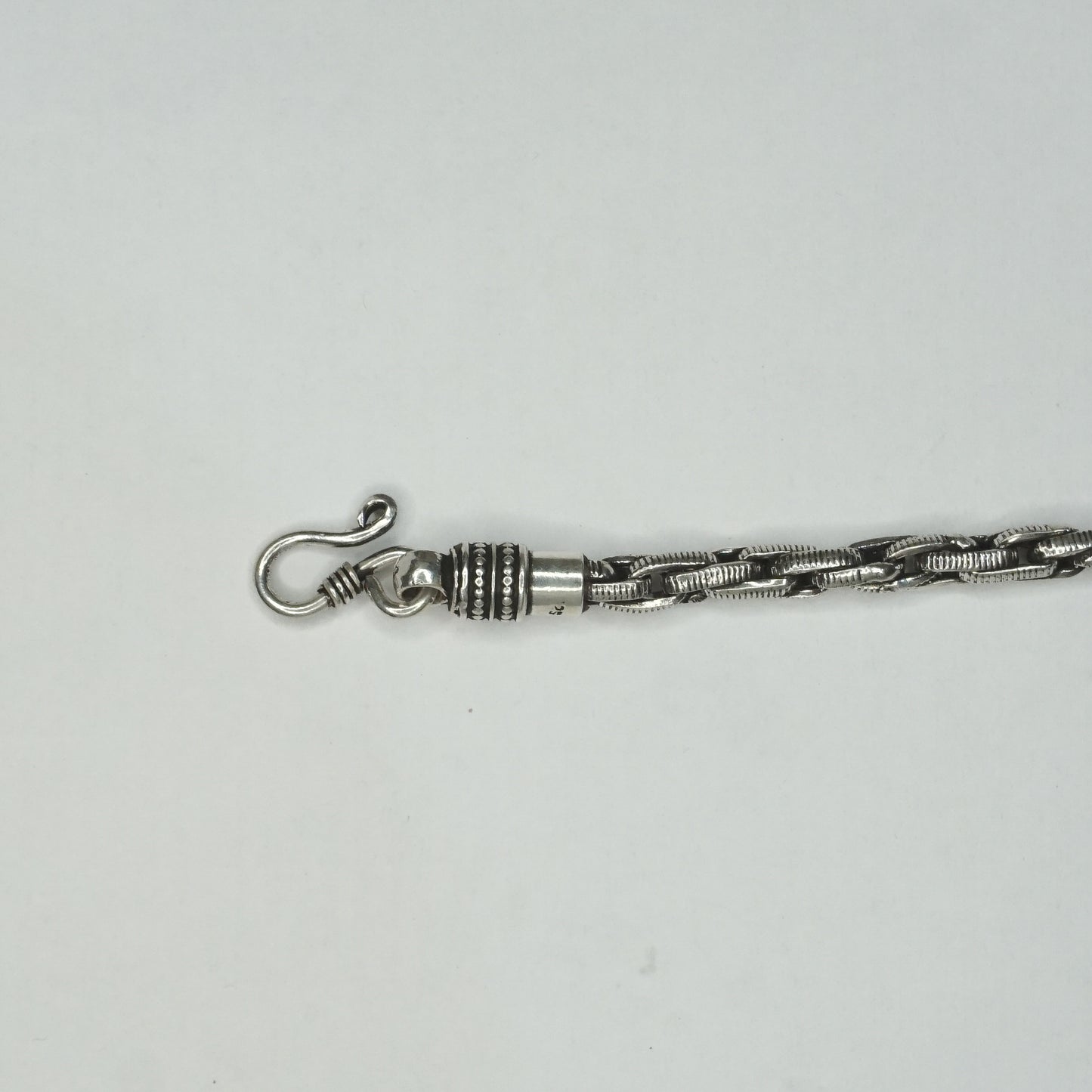 Interlocking Chain Tennis Bracelet - The Amyra Box