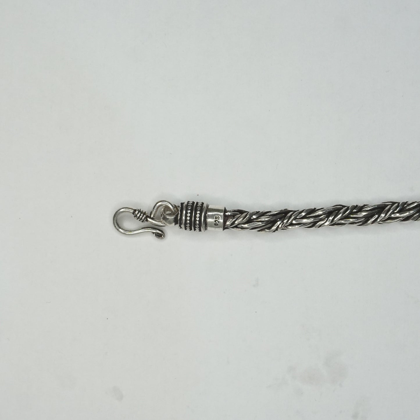 Twisted fetter tennis bracelet - The Amyra Box