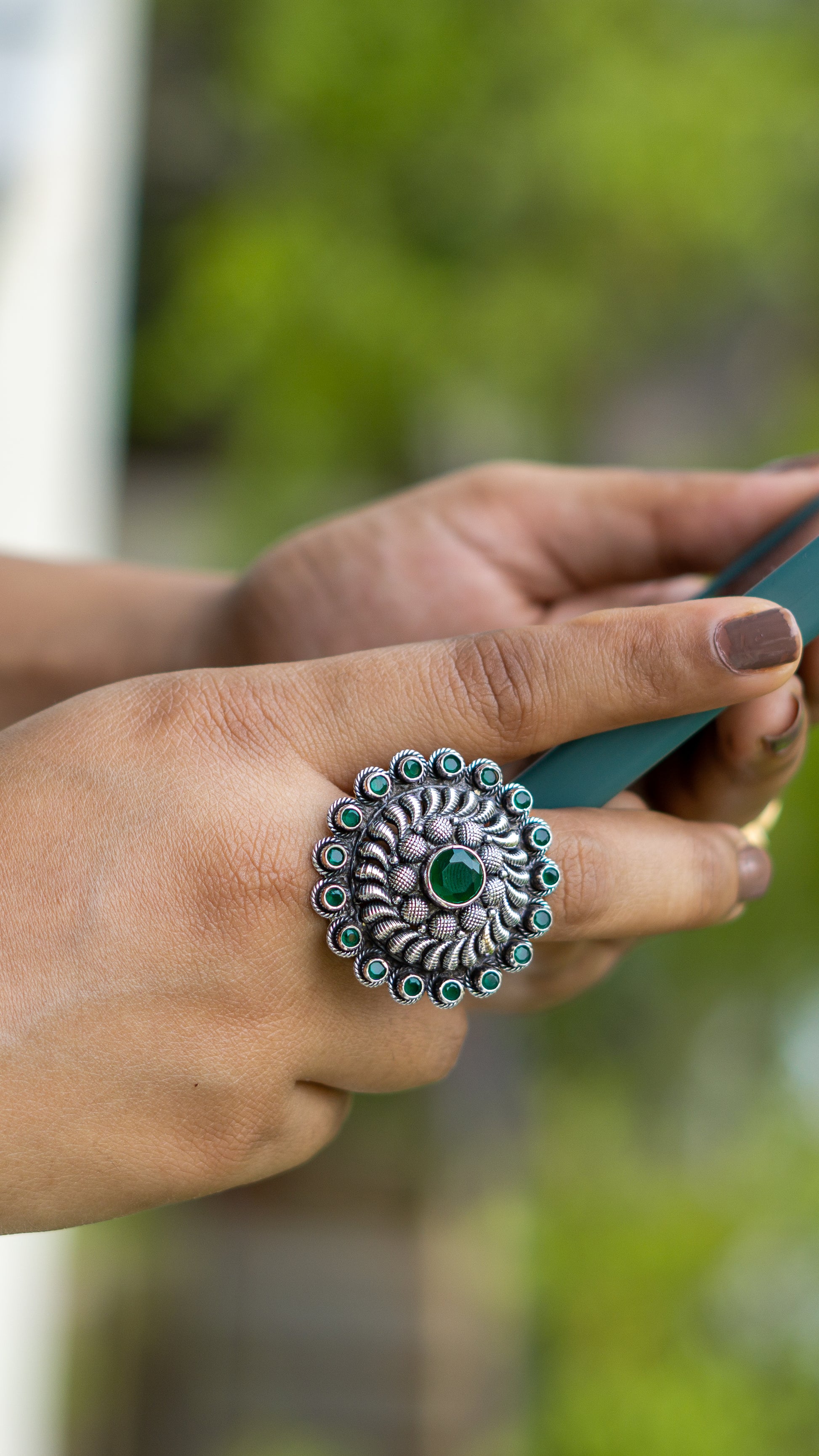 Emerald Chakri Temple Ring - The Amyra Box