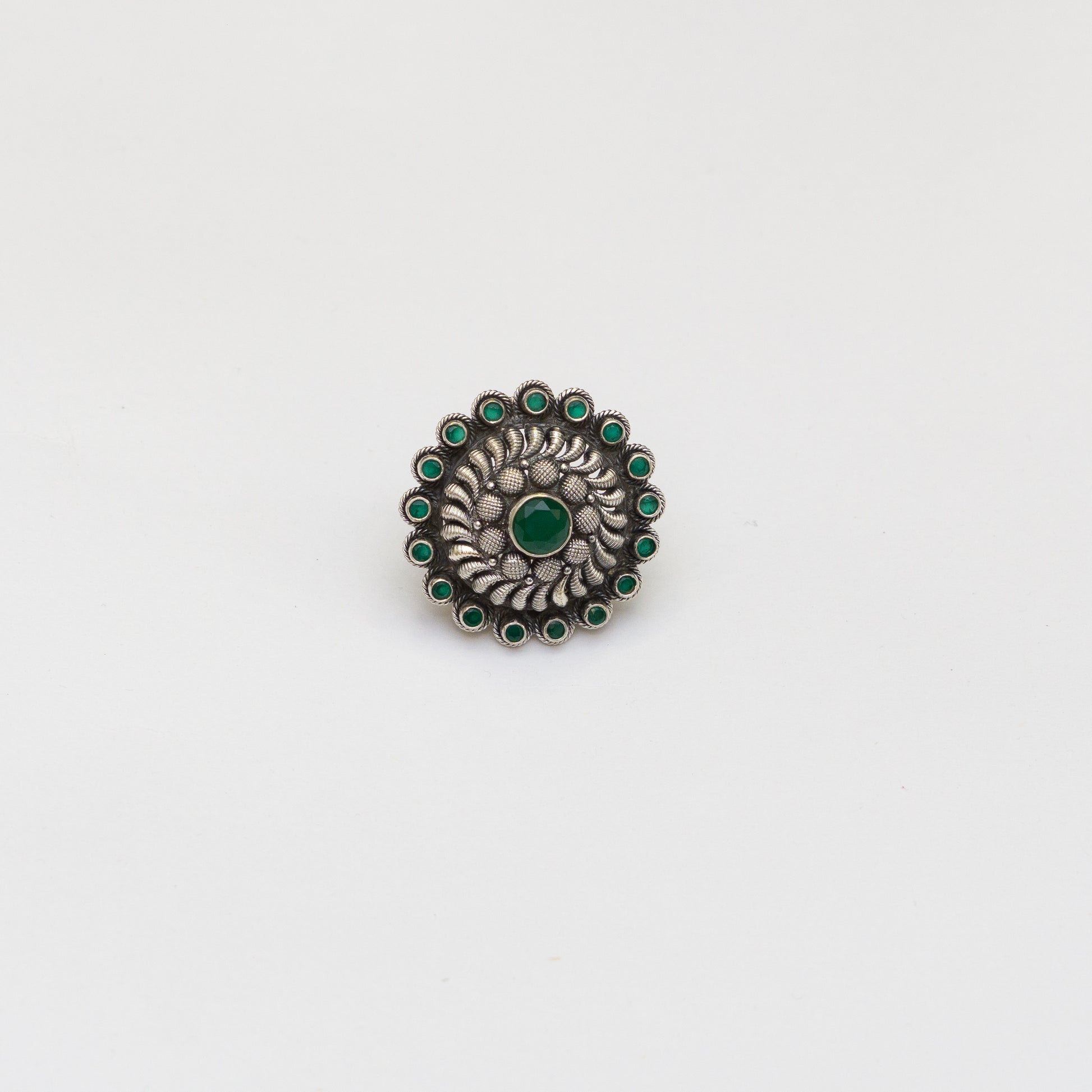 Emerald Chakri Temple Ring - The Amyra Box