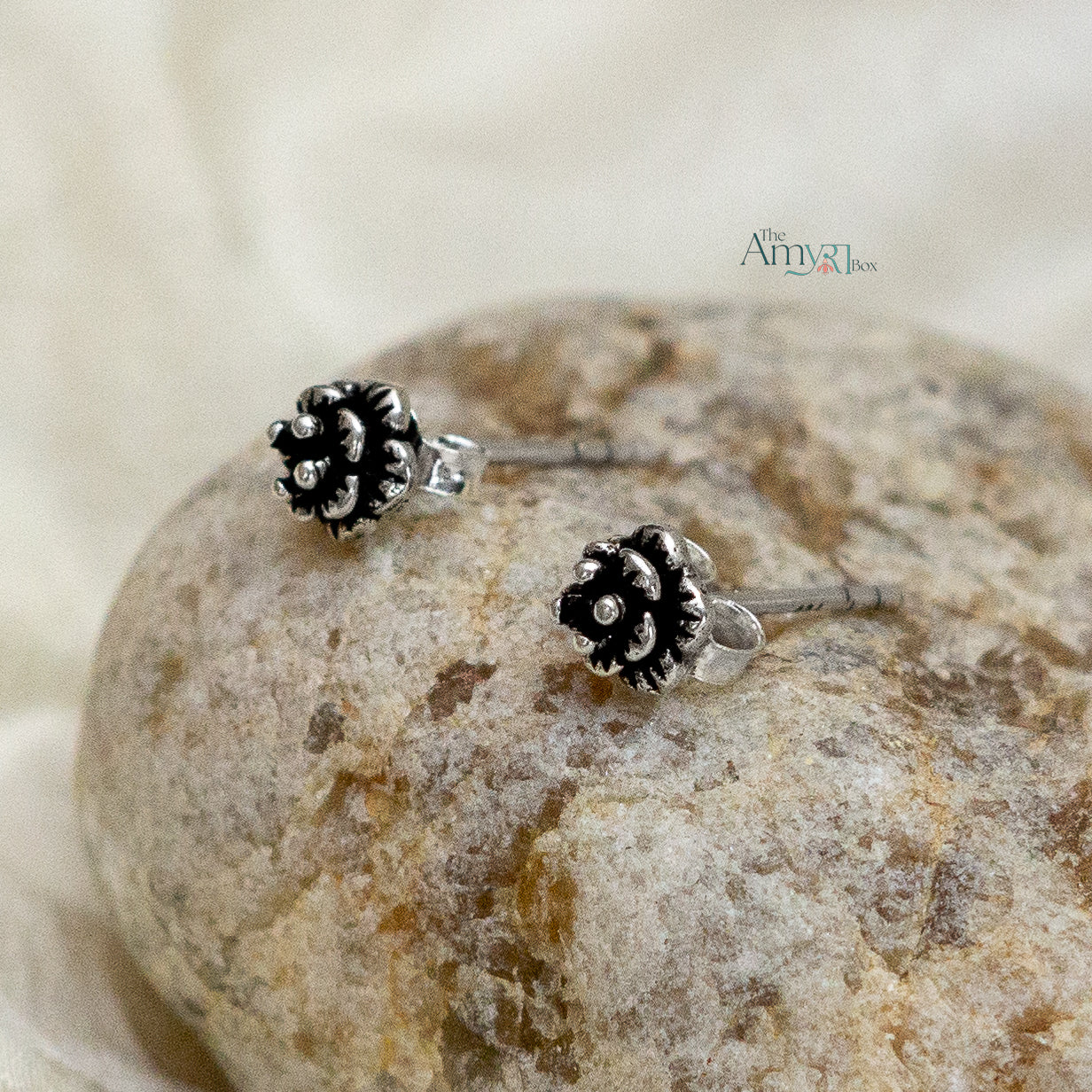 Zinnia Studs - The Amyra Box