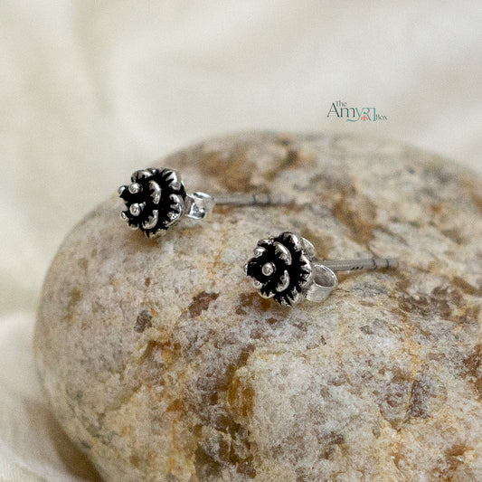 Zinnia Studs - The Amyra Box