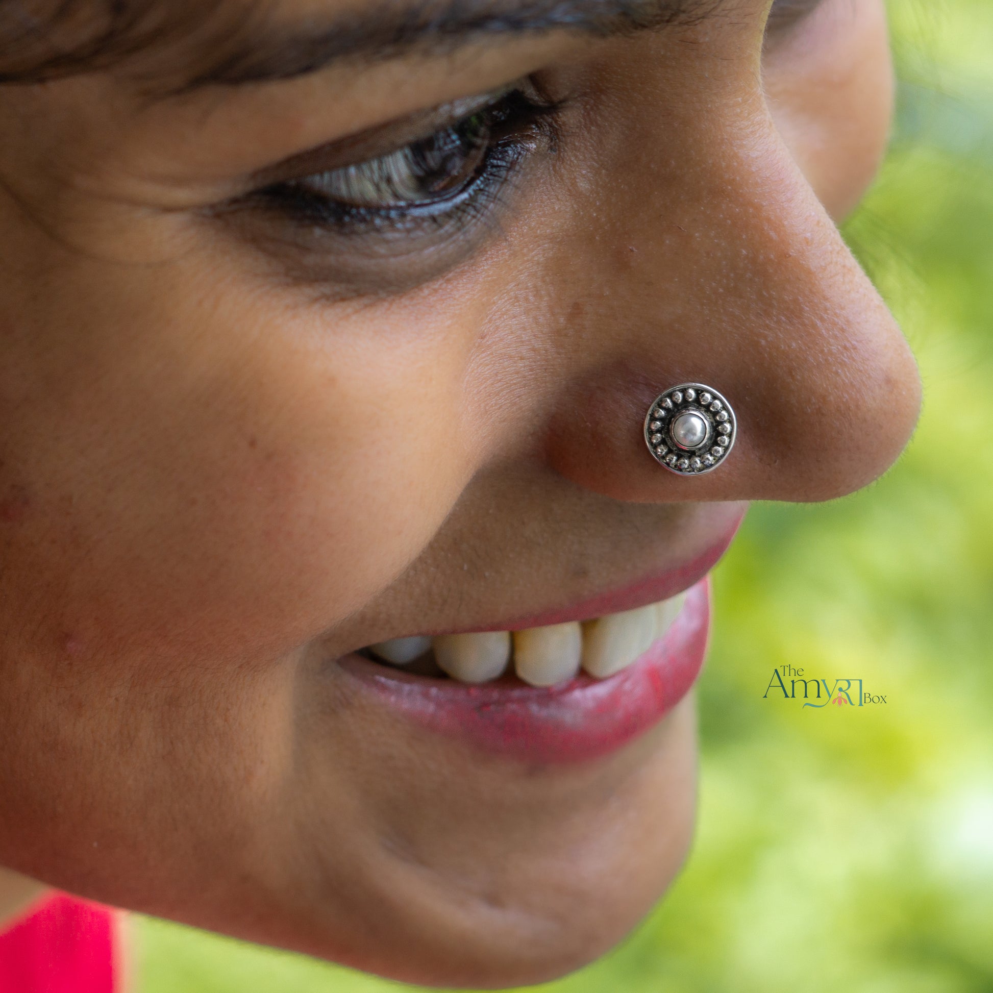 Paridhi Nose Pin - The Amyra Box