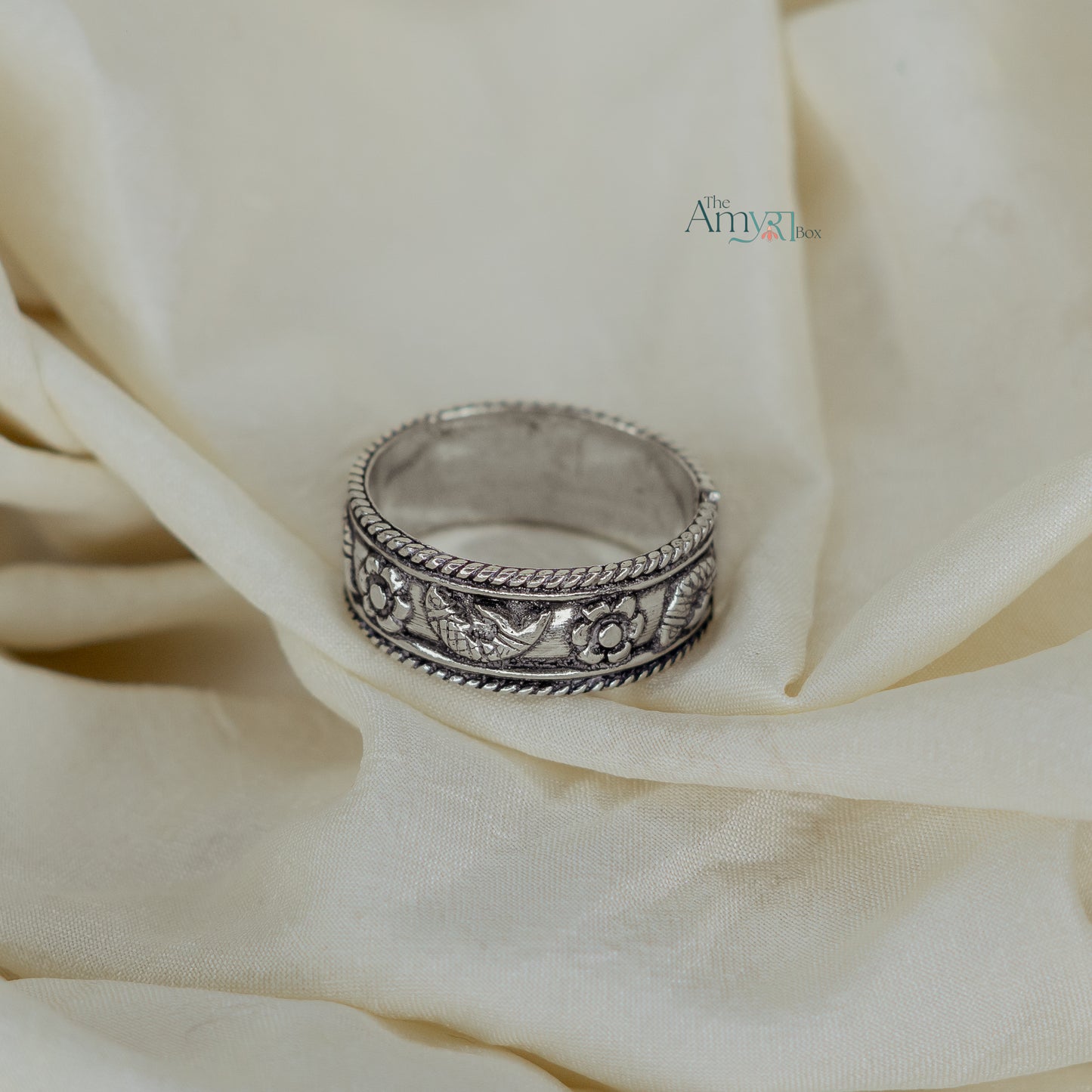 Baahar Band Ring - The Amyra Box