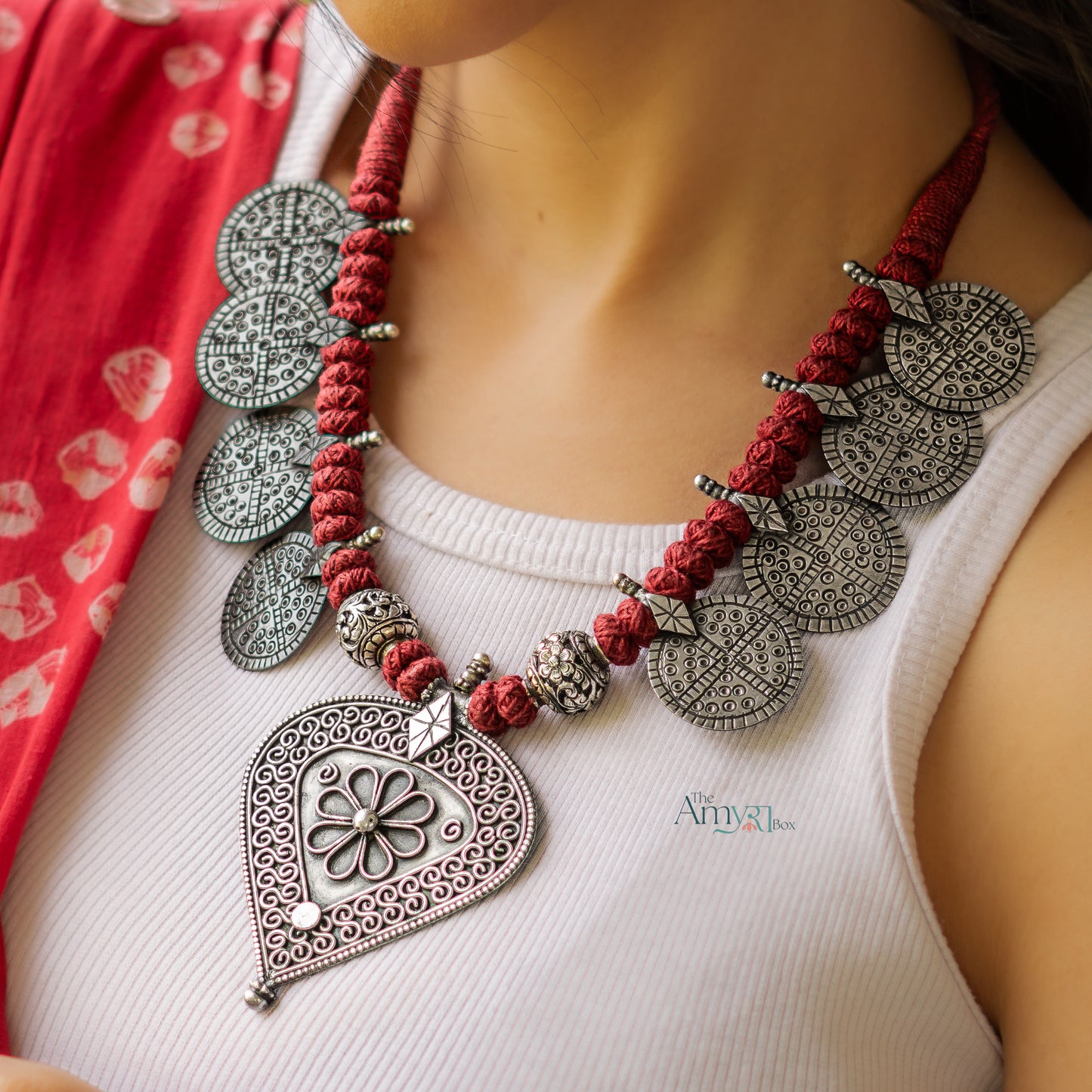 Traditional Motif Thread Necklace - The Amyra Box