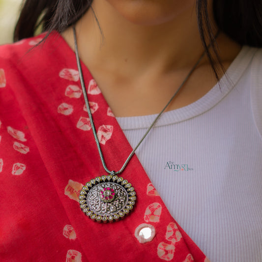 Indu Rangrez Pendant - The Amyra Box