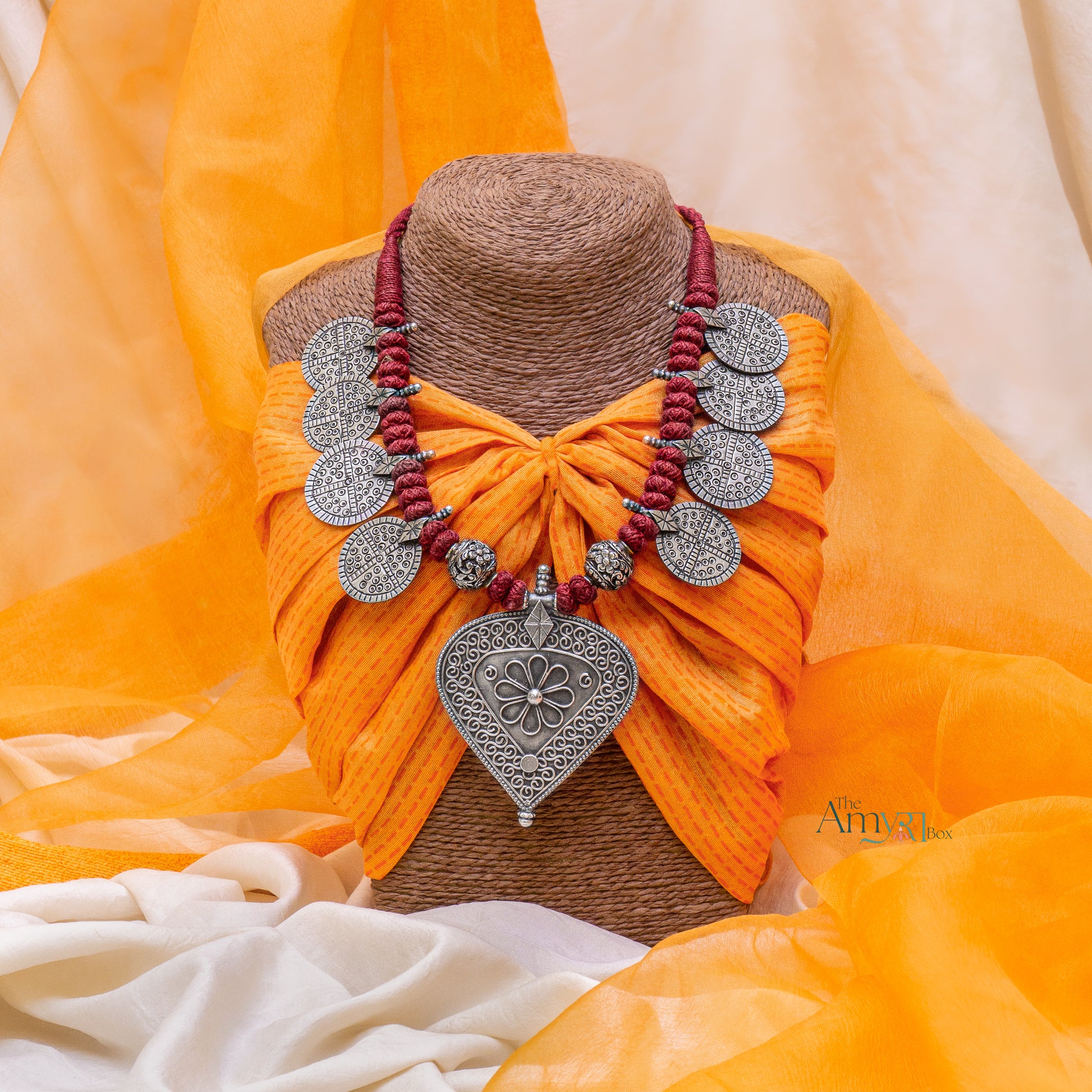 Traditional Motif Thread Necklace - The Amyra Box