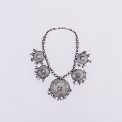 Panch Ghugri Motif Necklace - The Amyra Box