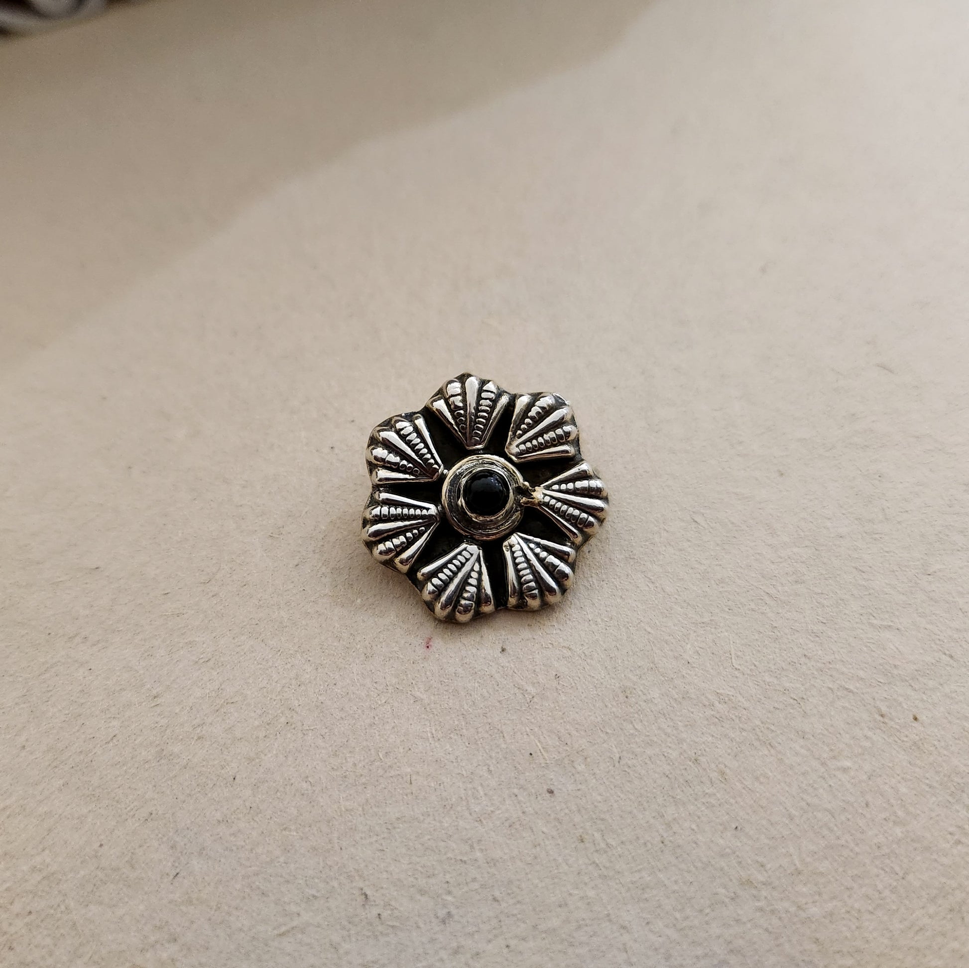 Gul Nose Pin - The Amyra Box