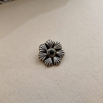 Gul Nose Pin - The Amyra Box