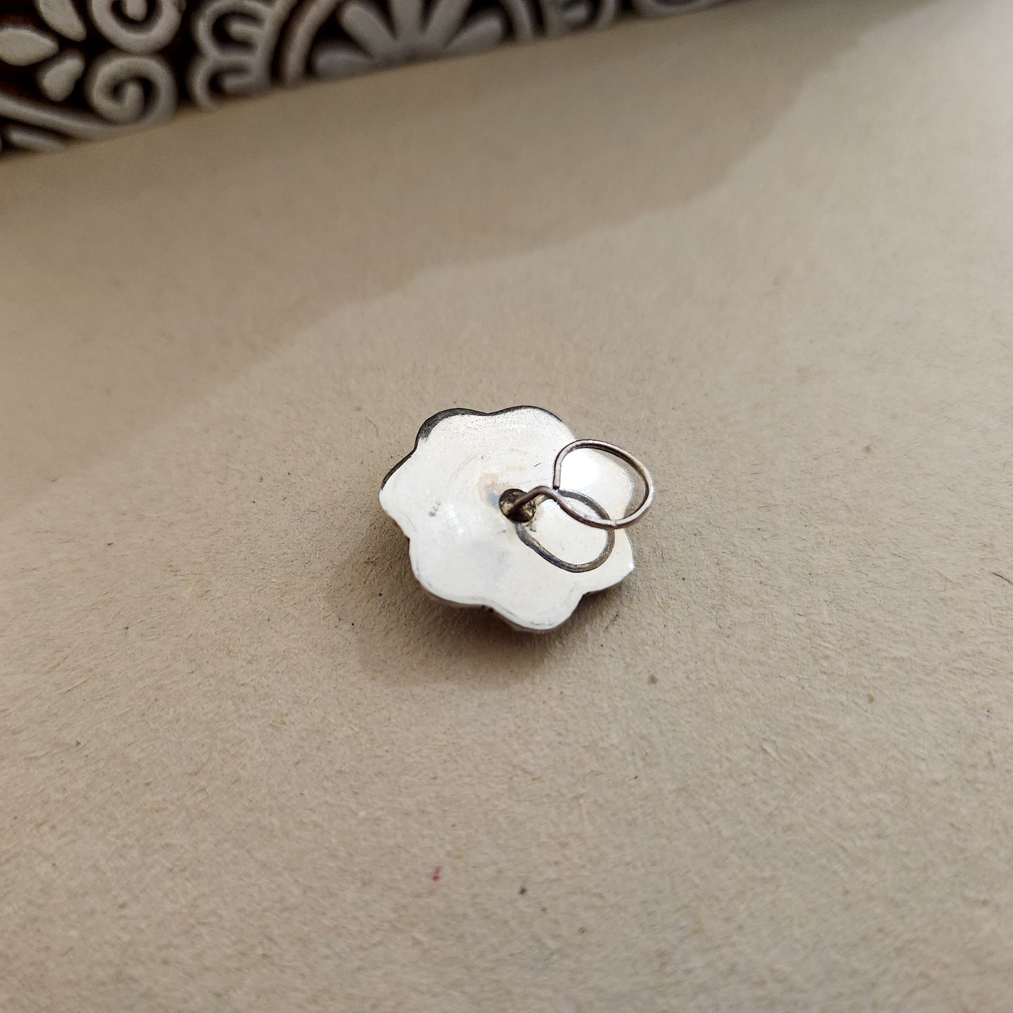 Gul Nose Pin - The Amyra Box