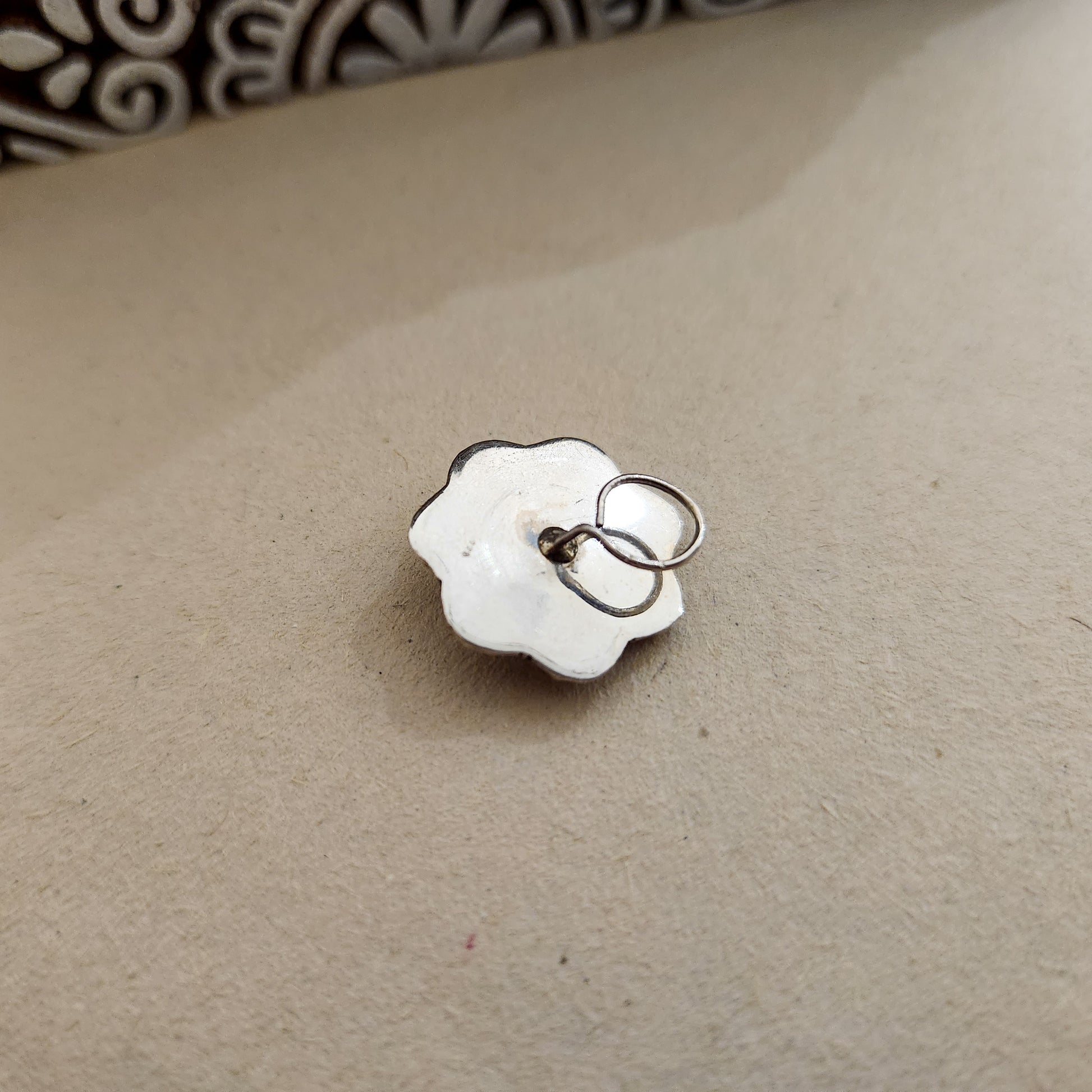 Gul Nose Pin - The Amyra Box