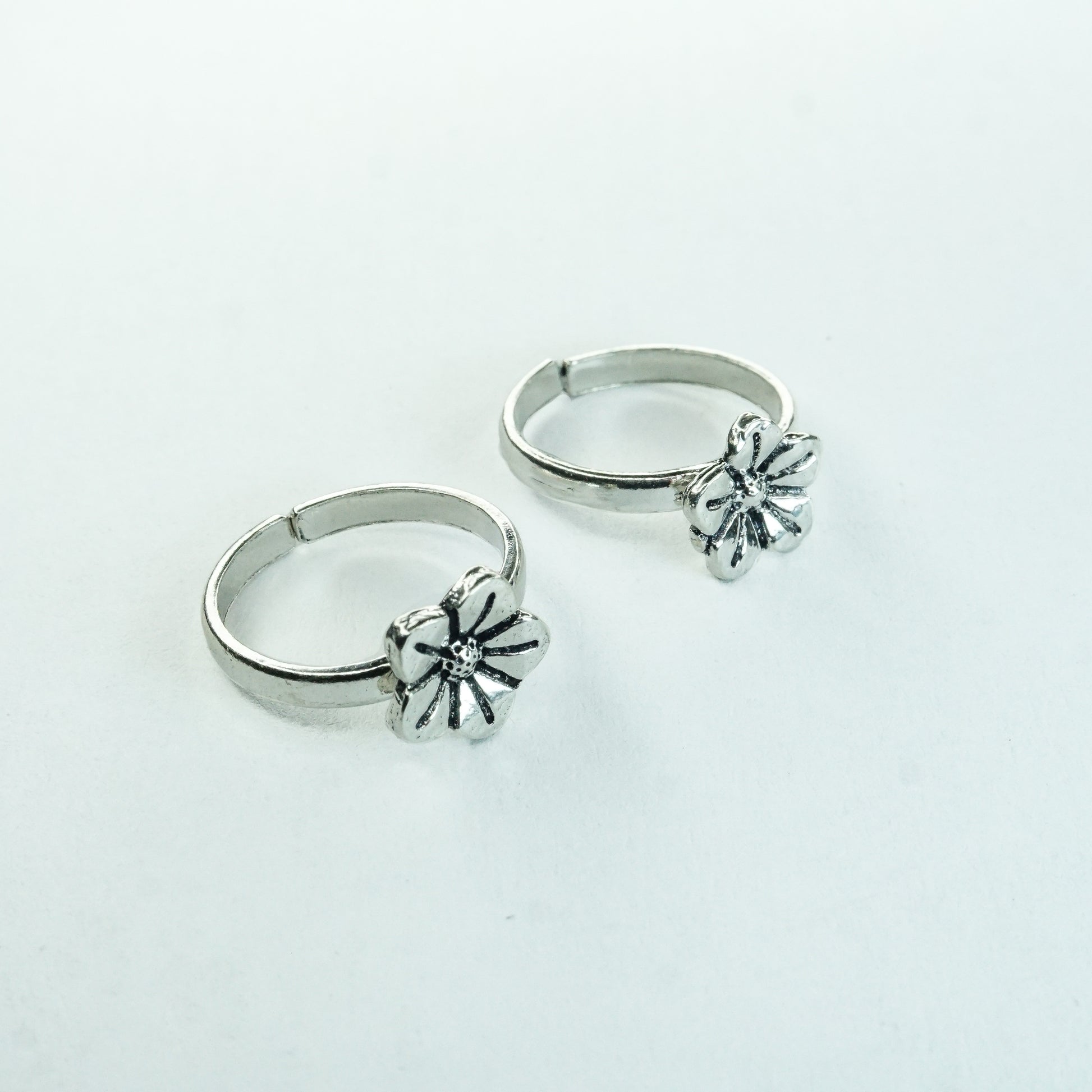 Floret Toe Ring - The Amyra Box