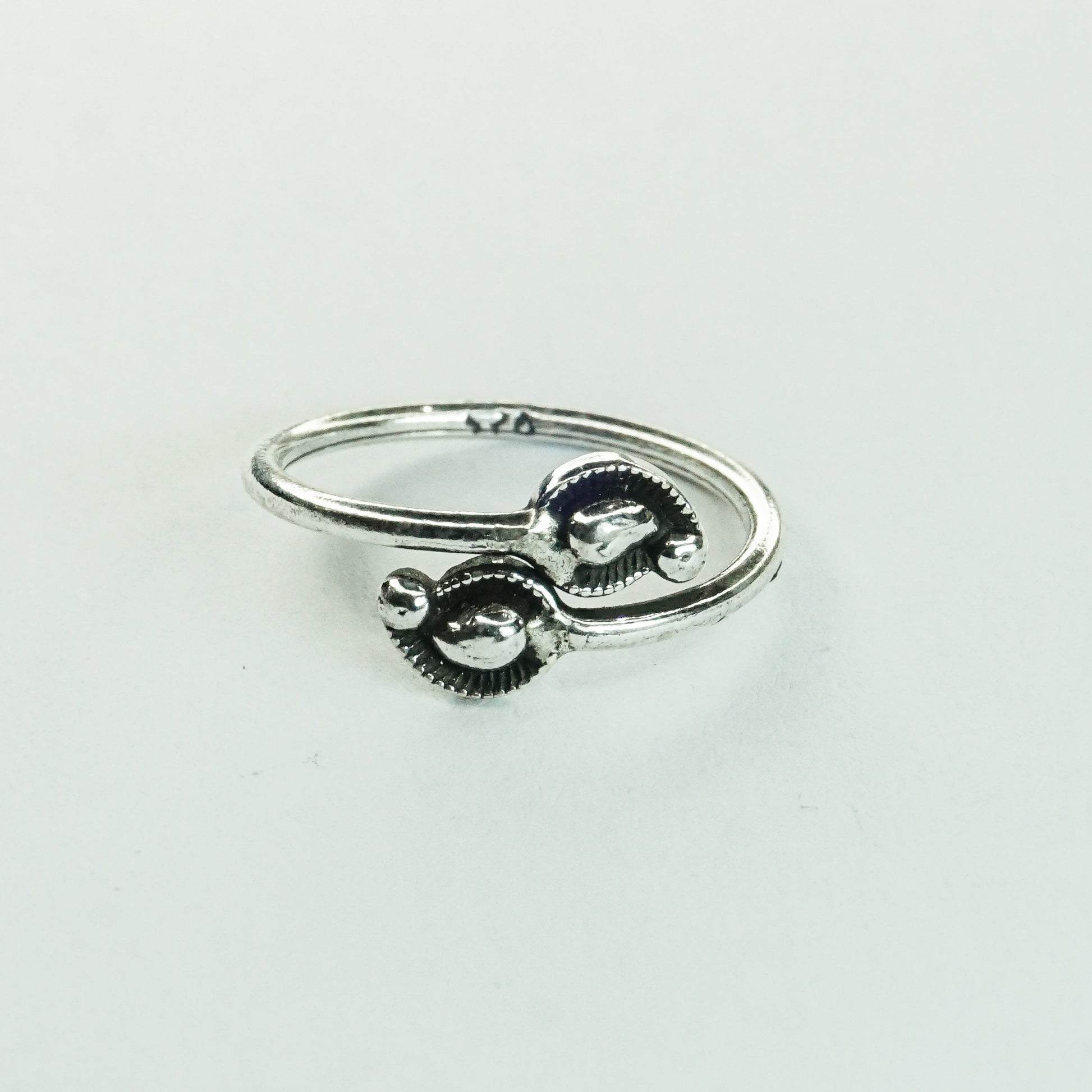 Paisley plain toe ring - The Amyra Box