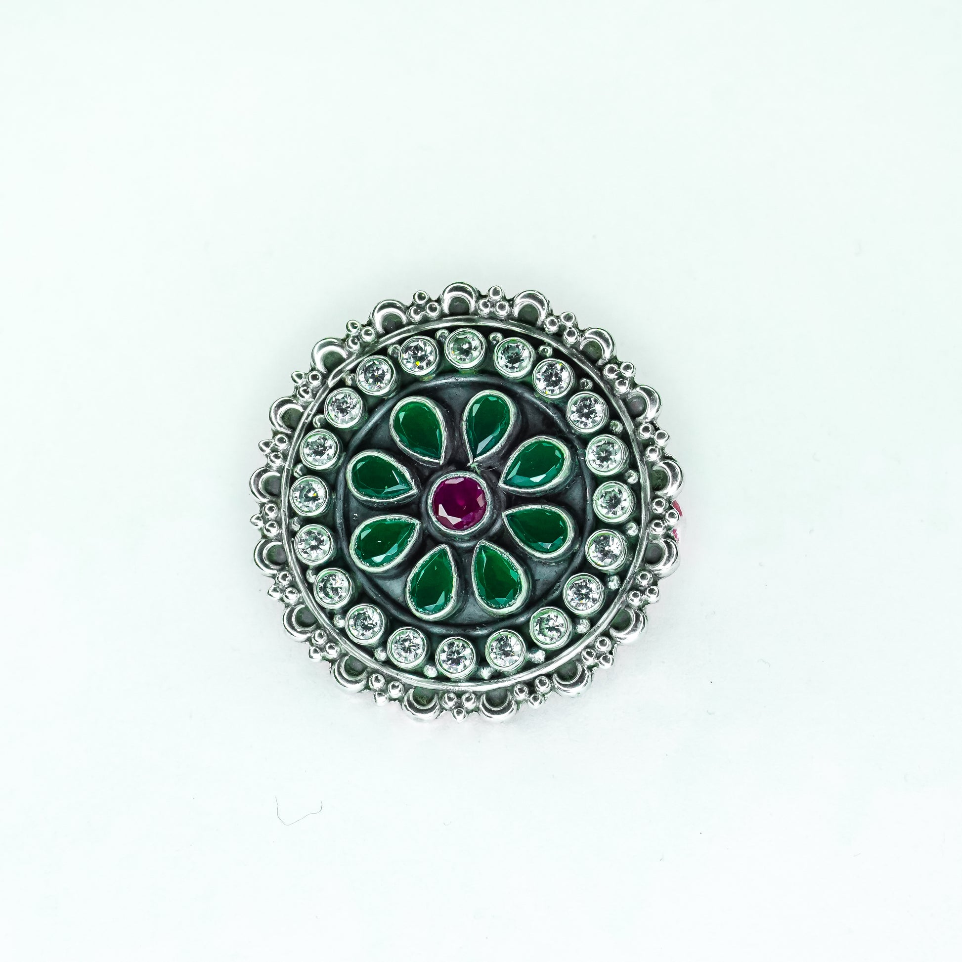 Anika Traditional Brooch - The Amyra Box