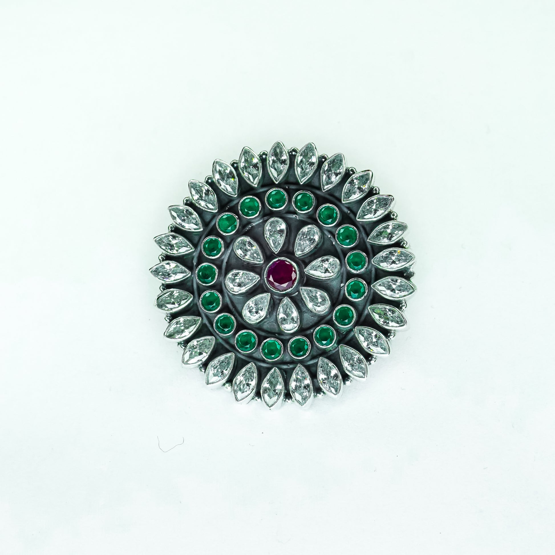 Arna Traditional Brooch - The Amyra Box