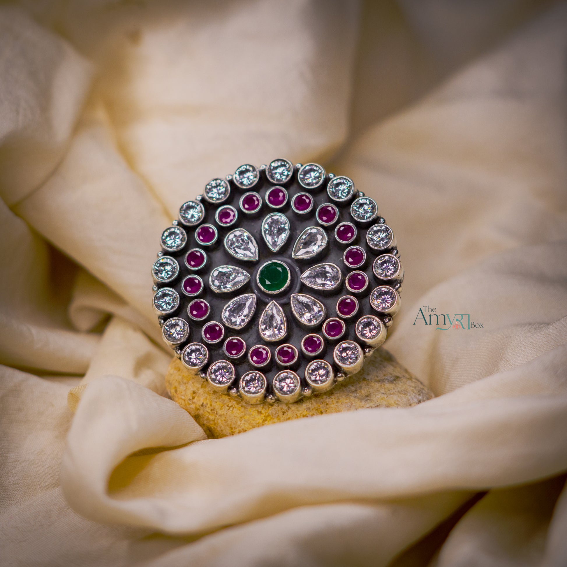 Aboli Traditional Brooch - The Amyra Box