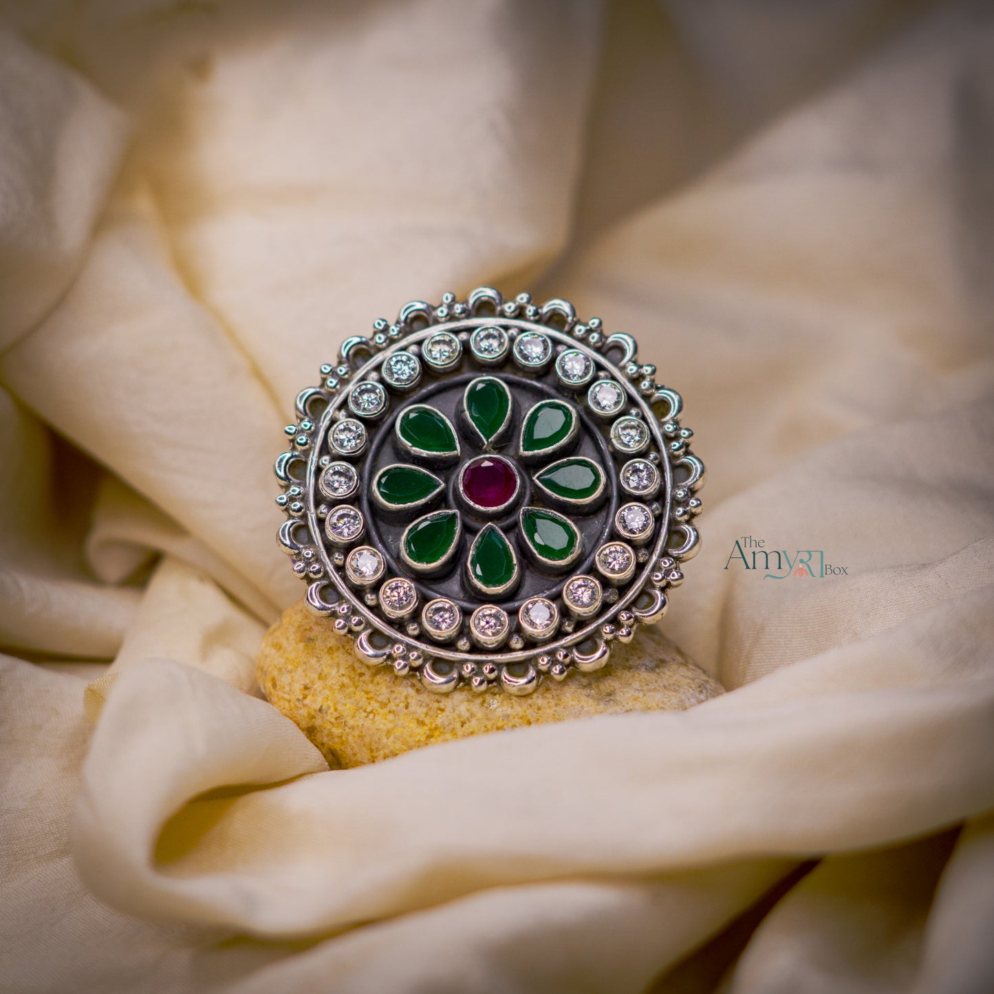 Anika Traditional Brooch - The Amyra Box