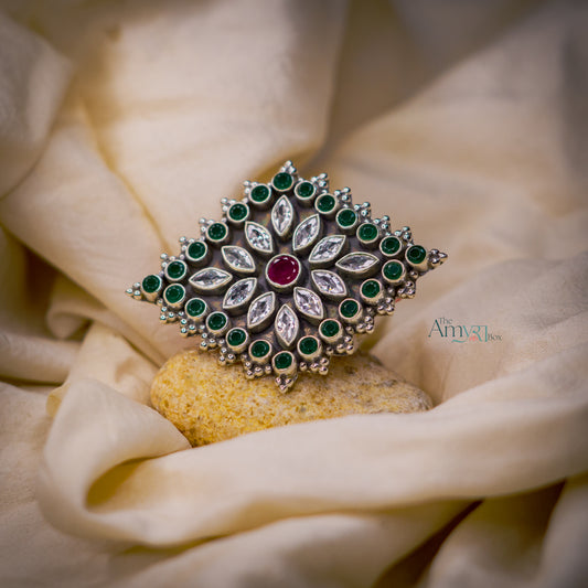 Ananya Traditional Brooch - The Amyra Box