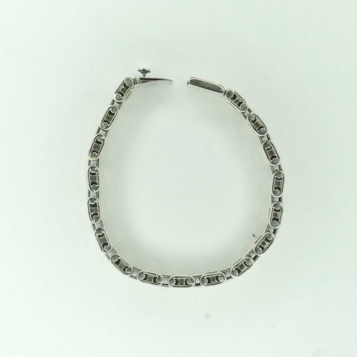 Interlinked Bonds Tennis Bracelet - The Amyra Box