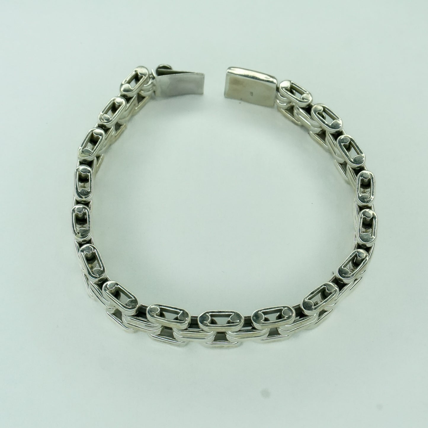 Interlinked Bonds Tennis Bracelet - The Amyra Box