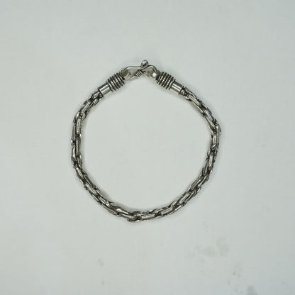 Interlocking Chain Tennis Bracelet - The Amyra Box