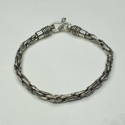 Interlocking Chain Tennis Bracelet - The Amyra Box