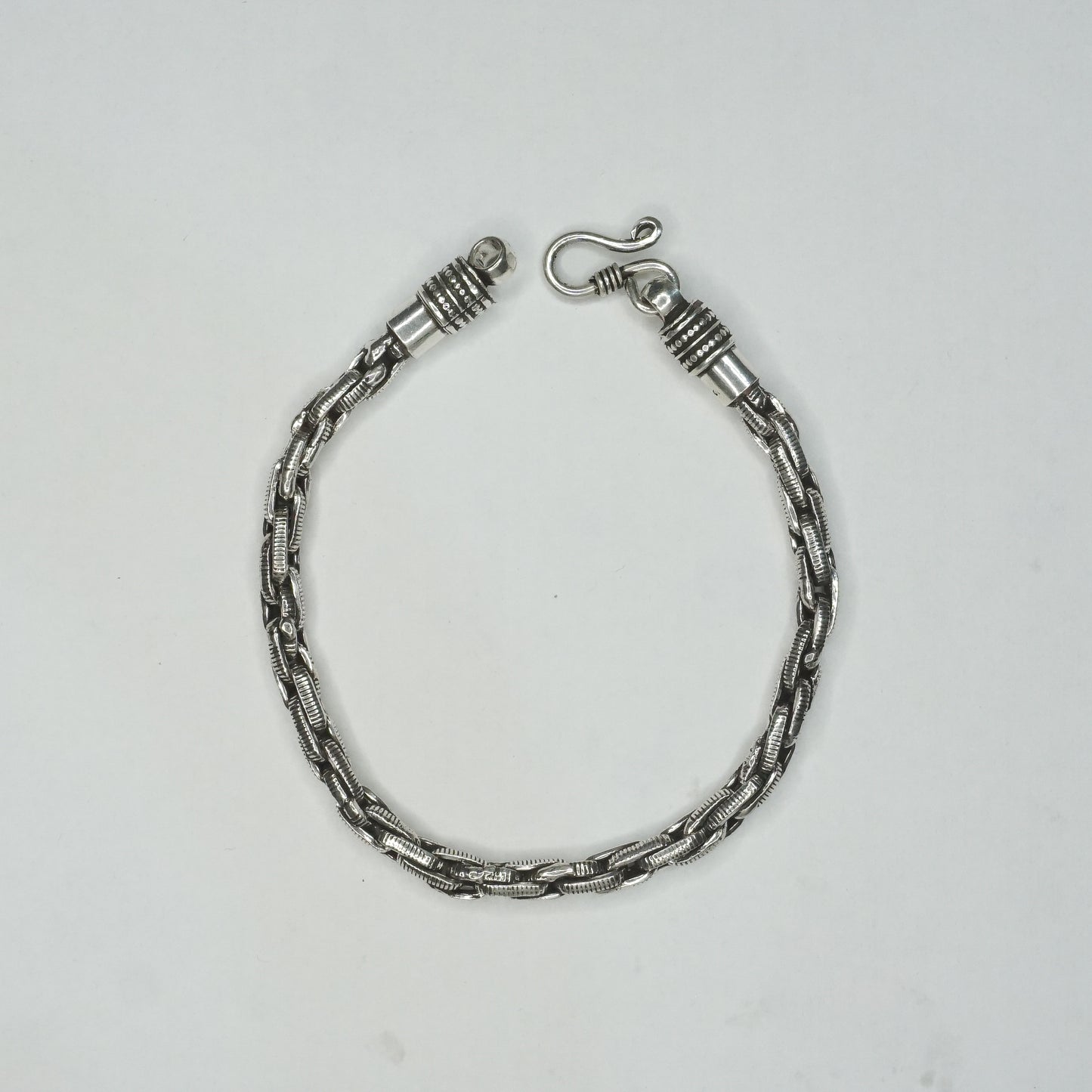 Interlocking Chain Tennis Bracelet - The Amyra Box