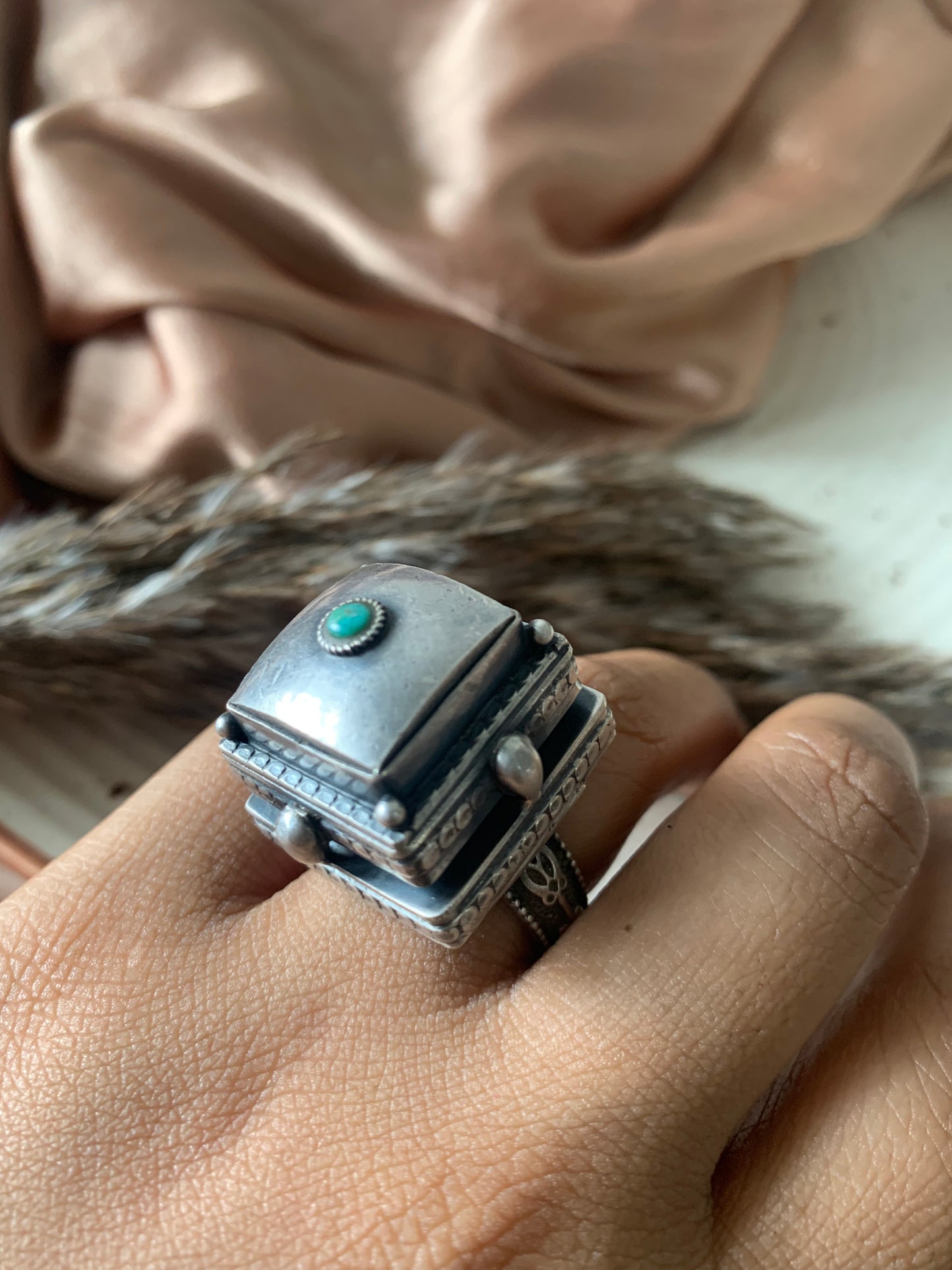 Dibi Ring with stone - The Amyra Box