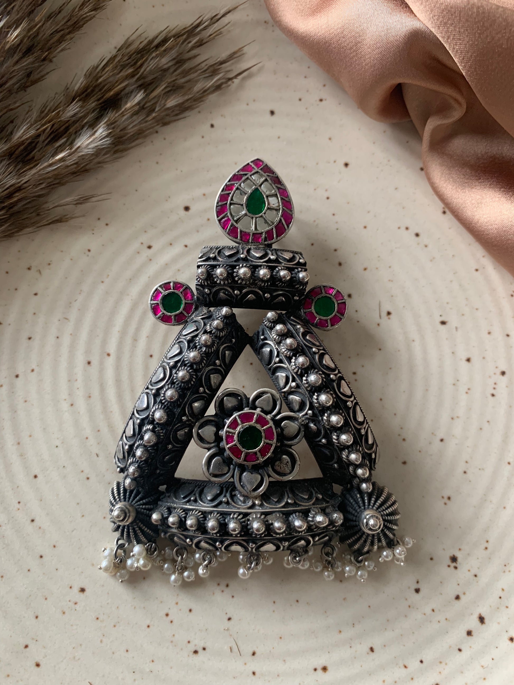 Utkarasht Rangrez Pendant - The Amyra Box